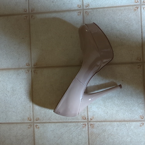 Brash Beige Round Toe Patent Leather Pumps - Picture 4 of 7